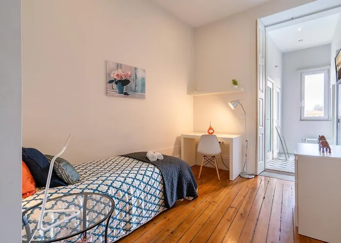 Host Wise - Sweet Bright Flats - Center