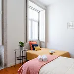 Host Wise - Sweet Bright Flats - Center