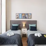 Host Wise - Sweet Bright Flats - Center