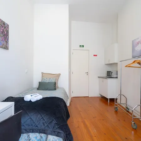 Host Wise - Sweet Bright Flats - Center