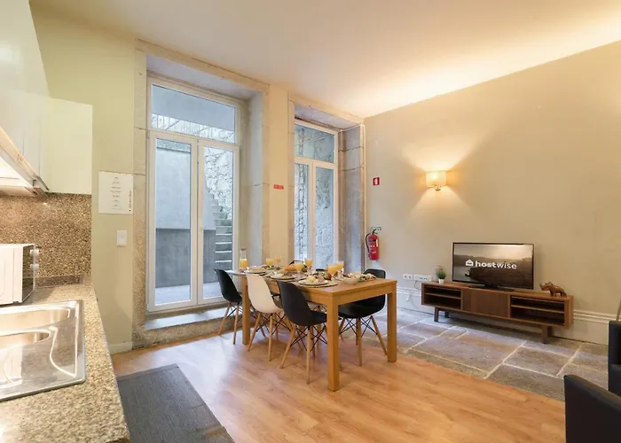 Host Wise - Sweet Bright Flats - Center *