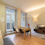 Host Wise - Sweet Bright Flats - Center *