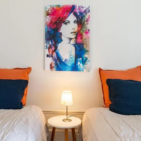 Host Wise - Sweet Bright Flats - Center