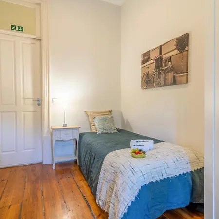 Host Wise - Sweet Bright Flats - Center *