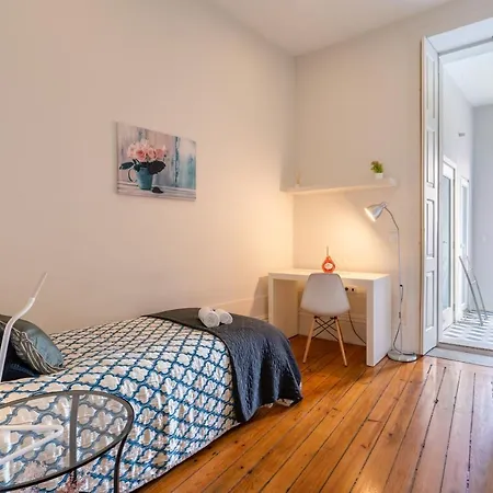 Host Wise - Sweet Bright Flats - Center