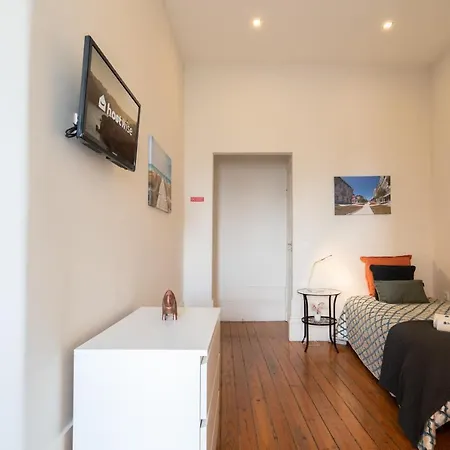 Host Wise - Sweet Bright Flats - Center *