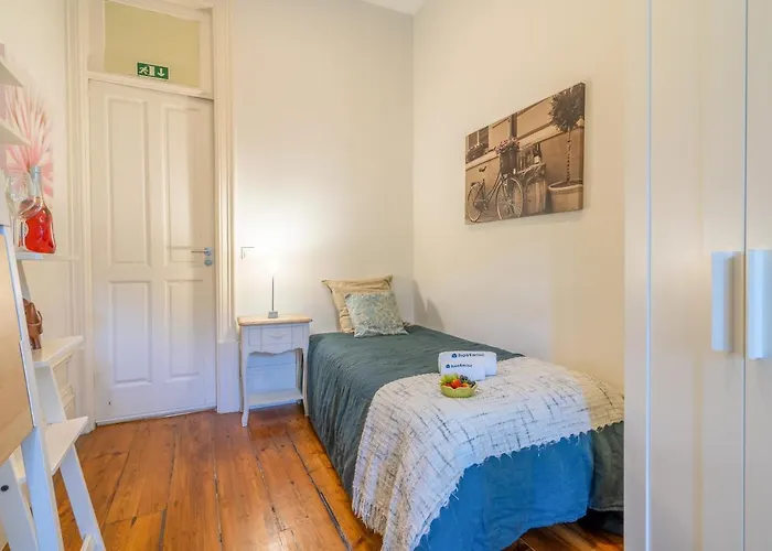 Host Wise - Sweet Bright Flats - Center *