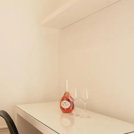 Host Wise - Sweet Bright Flats - Center *