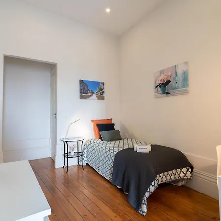 Host Wise - Sweet Bright Flats - Center